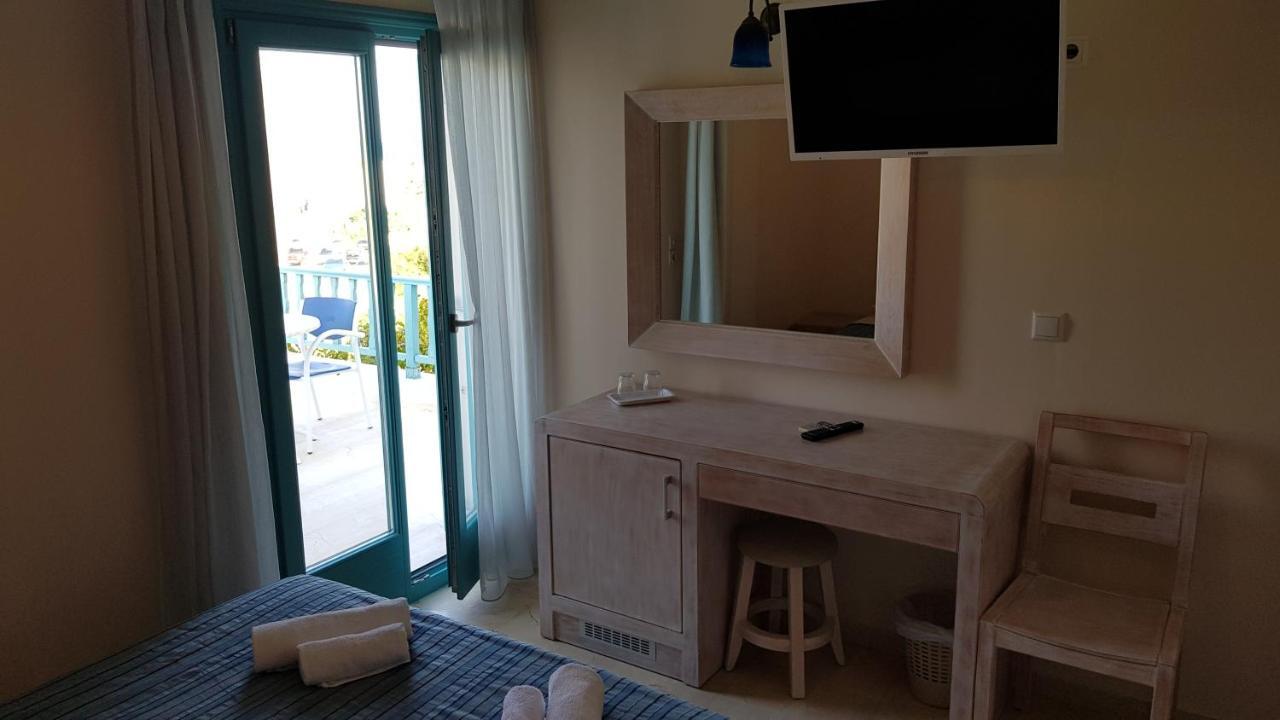 Hotel Andreas Kamári エクステリア 写真